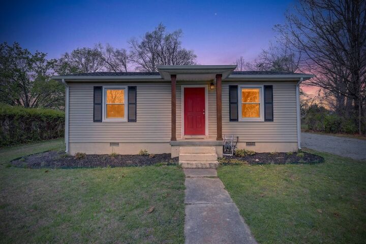 Property Photo:  917 Smith St  TN 37160 