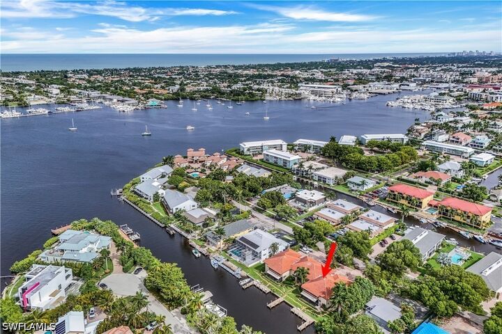 Property Photo:  1390 Chesapeake Avenue 1390  FL 34102 