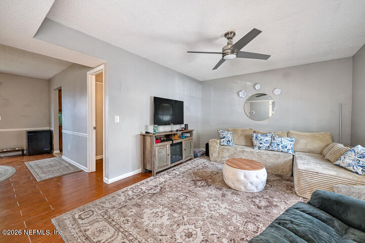 Property Photo: 1101 Kettering Way FL 32073