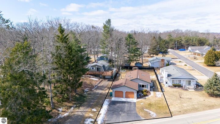 Property Photo:  311 Iroquois Avenue  MI 48651 