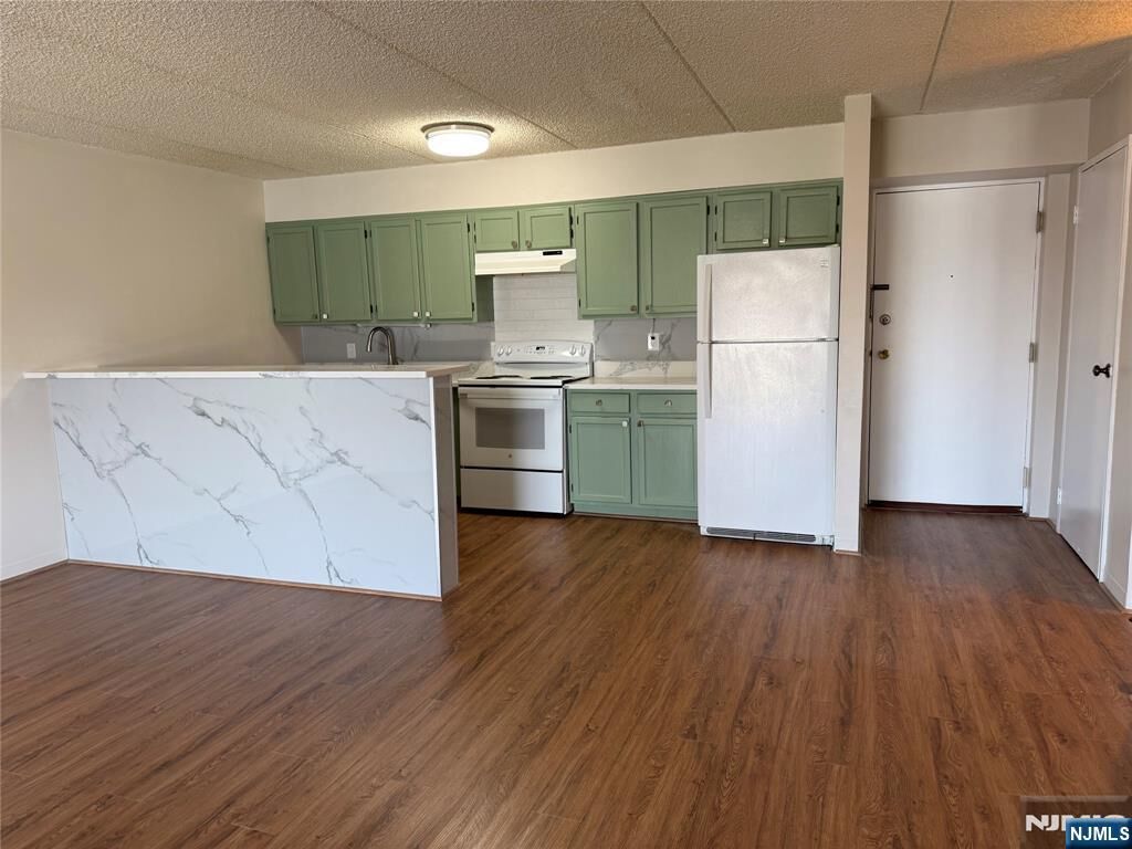 Property Photo: 281 Park Street 3B NJ 07601