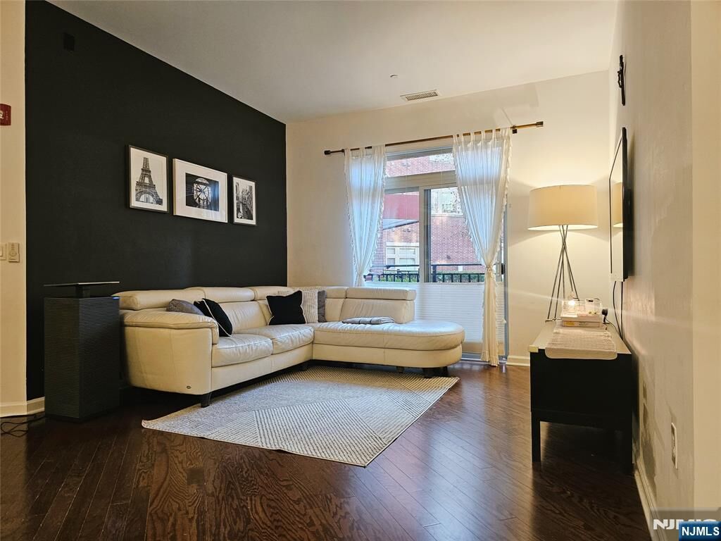 Property Photo:  1121 Riverview Avenue 121  NJ 07631 