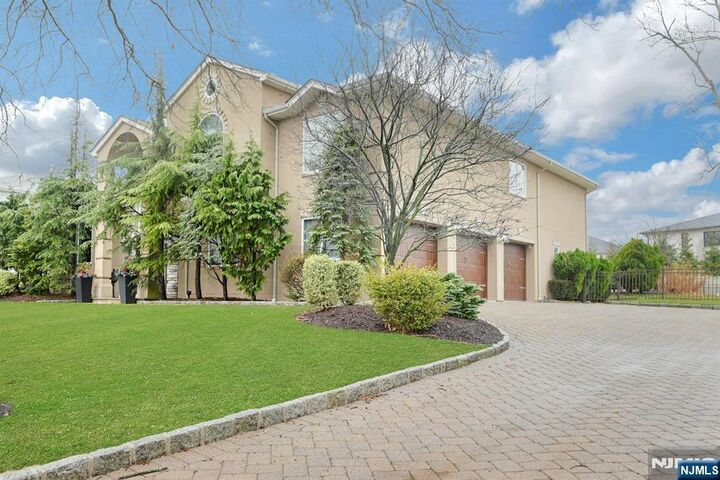 Property Photo:  38 Geraldine Road  NJ 07632 