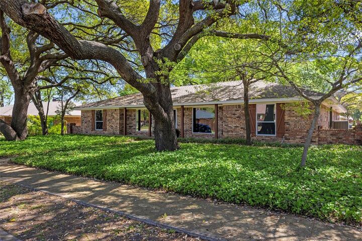 Property Photo:  2616 Pin Oak Lane  TX 75075 