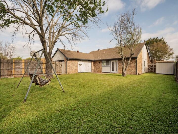 Property Photo:  431 Whitney Street  TX 75104 