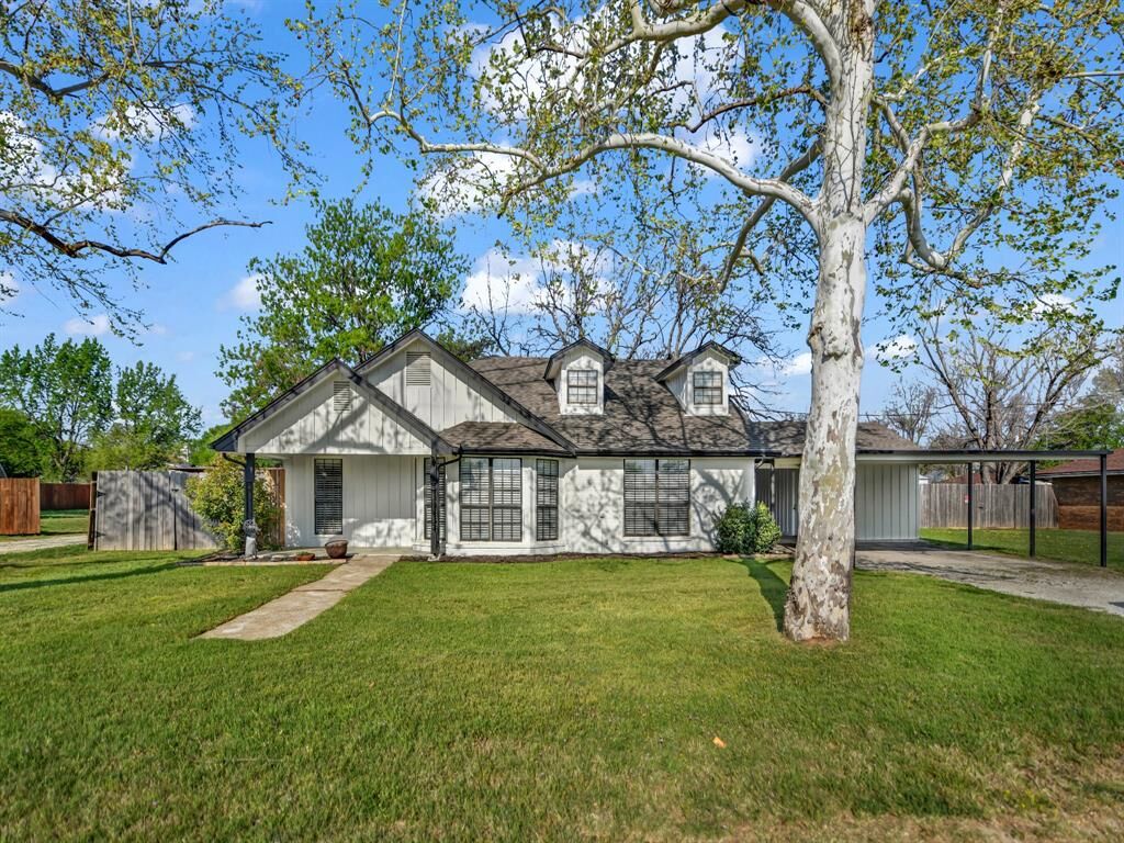 Property Photo: 305 Gandy Street TX 76462