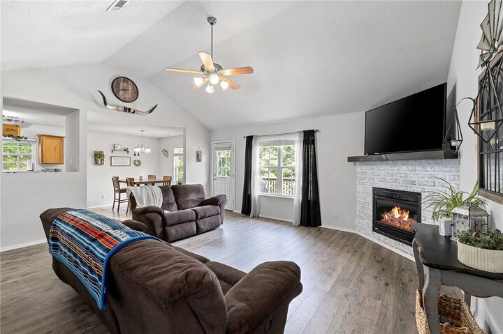 Property Photo: 2 Leawood Place AR 72715