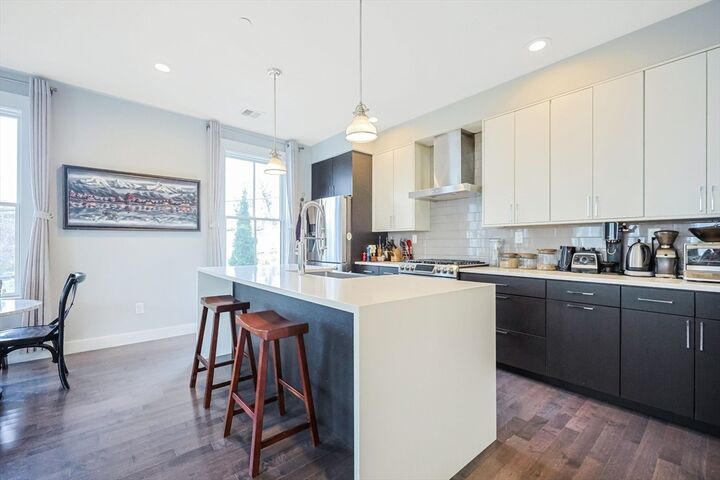 Property Photo:  7 Greenley Pl 3  MA 02130 