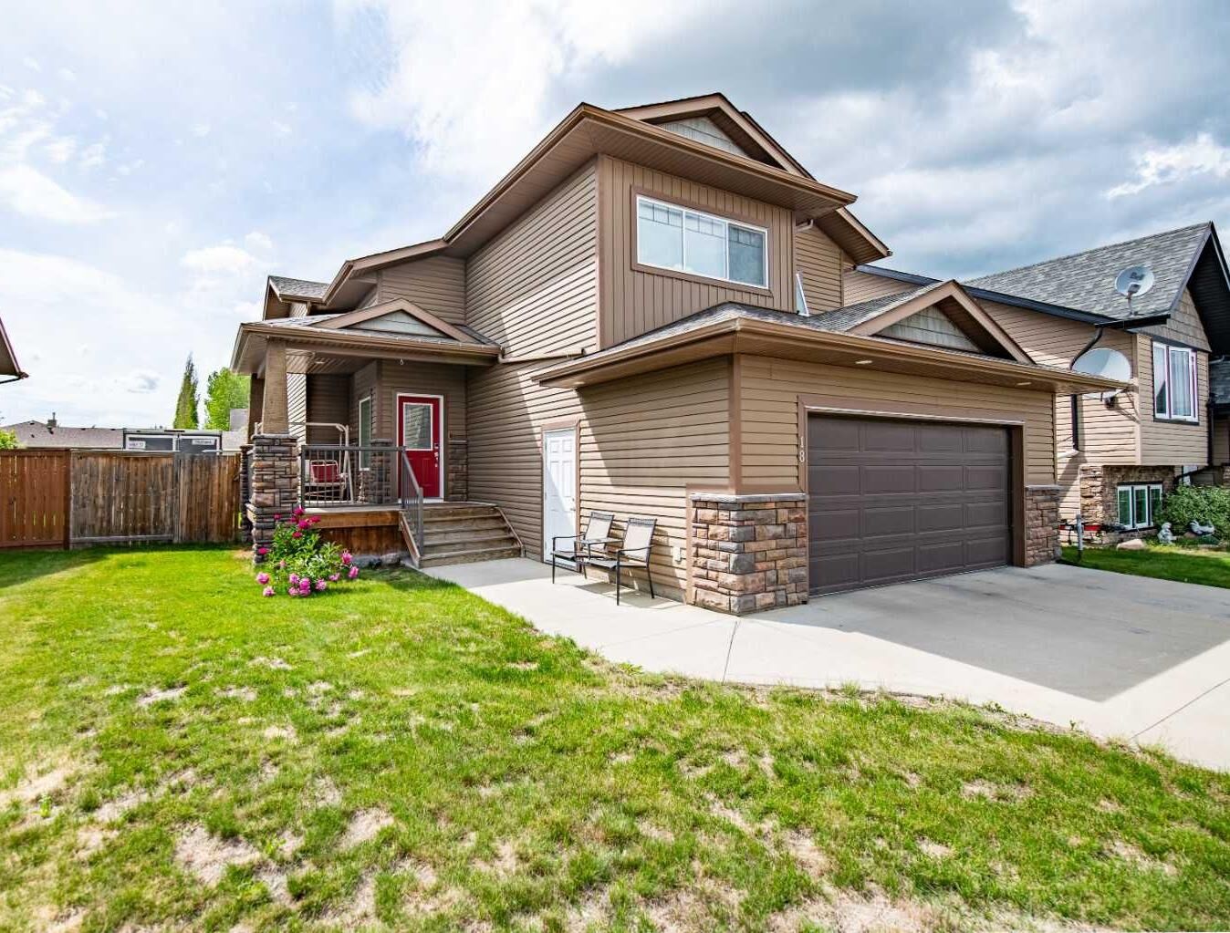 Property Photo: 18 Mackenzie Crescent AB T4L 0B3