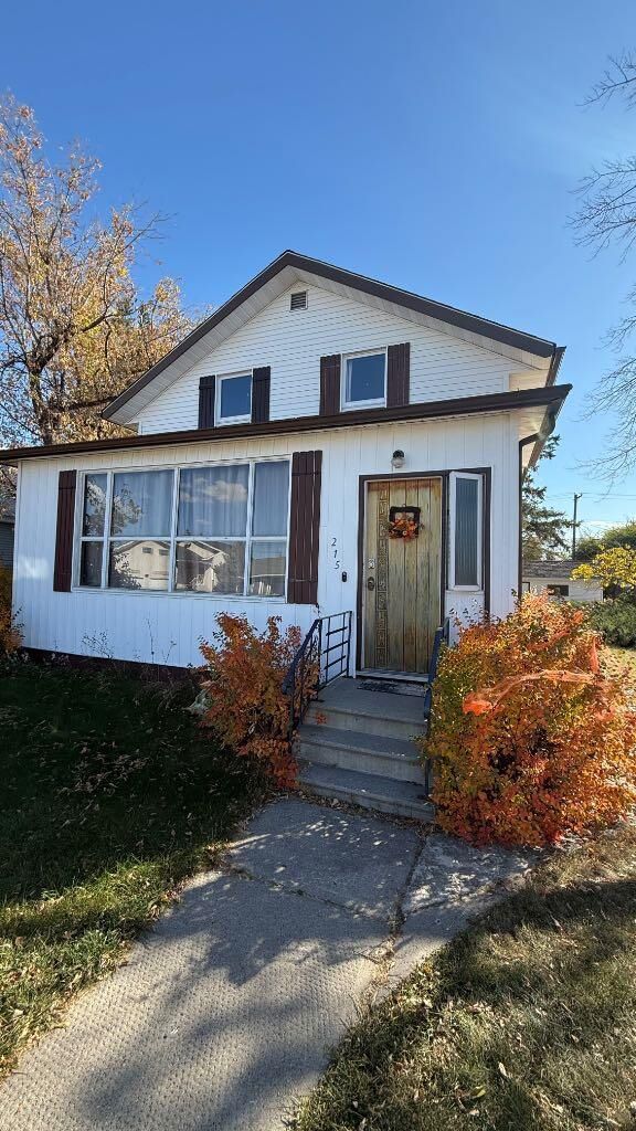 Property Photo: 215 5 Avenue W AB T0J 1P0
