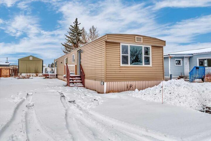 Property Photo: 6220 17 Avenue SE 114 AB T2A 0W6