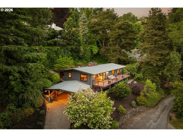 Property Photo:  4416 SW Chesapeak Ave  OR 97239 