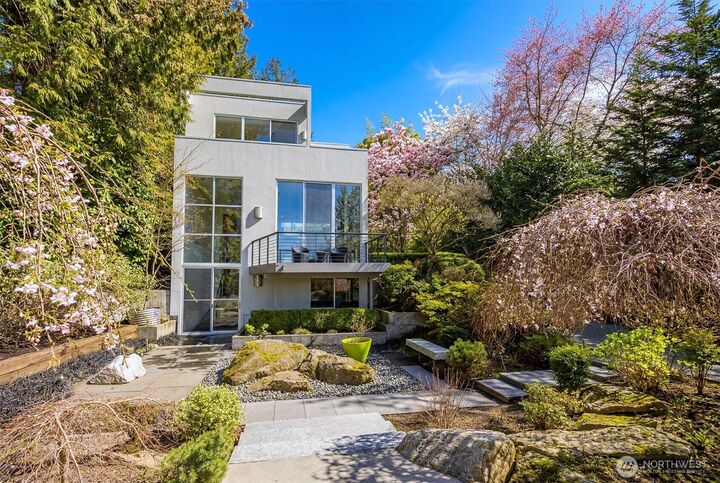 Property Photo:  9204 SE 33rd Place  WA 98040 