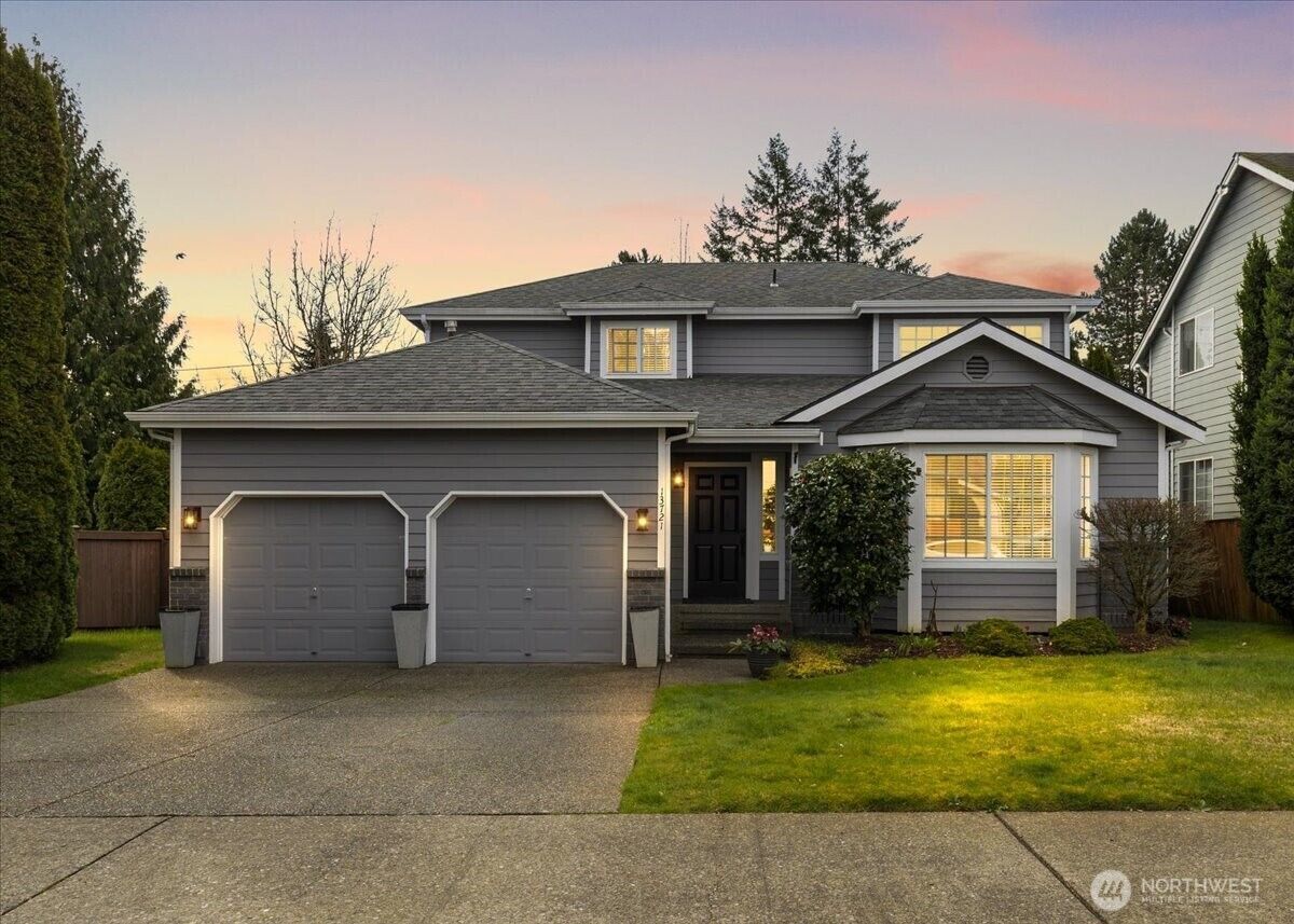 Property Photo: 13721 SE 255th Place WA 98042