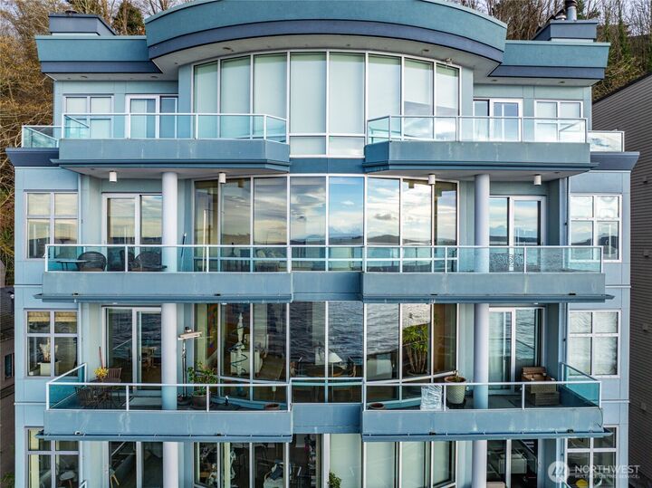 Property Photo:  1374  Alki Avenue SW 400  WA 98116 