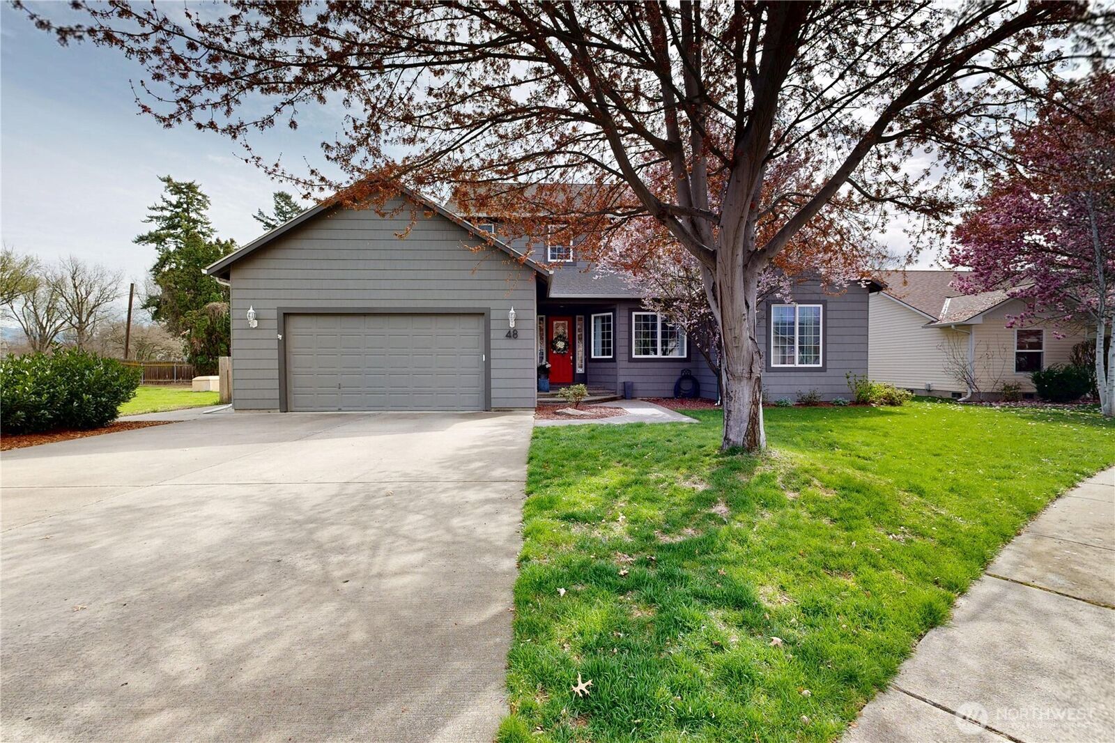 Property Photo:  48  Parkwood Circle  WA 99362 