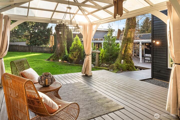 Property Photo:  20  Cascade Key  WA 98006 