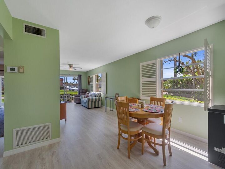 Property Photo:  95 Spring Lake Drive 101  FL 32962 