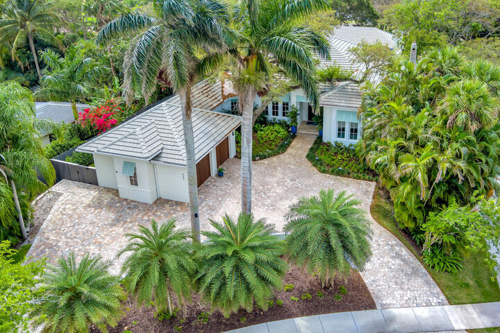 Property Photo:  544 Live Oak Road  FL 32963 