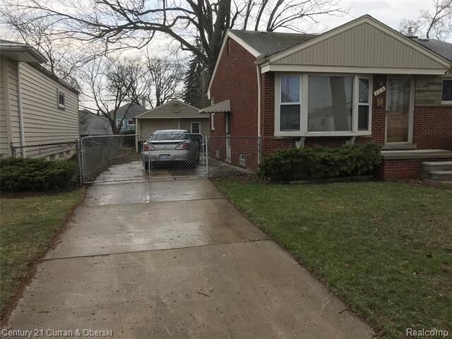 Property Photo:  729 Cleophus Parkway  MI 48146 