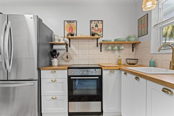 Property Photo:  580 Egret Dr 111  FL 33009 