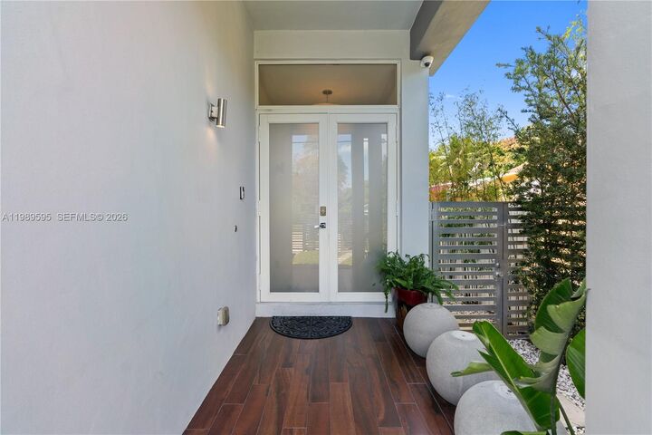 Property Photo:  2420 SW 16th Ct 2420  FL 33145 