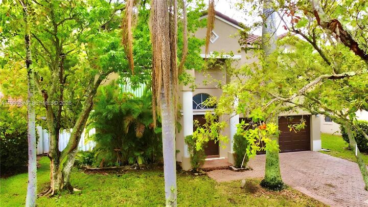Property Photo: 1040 NW 185th Ave FL 33029