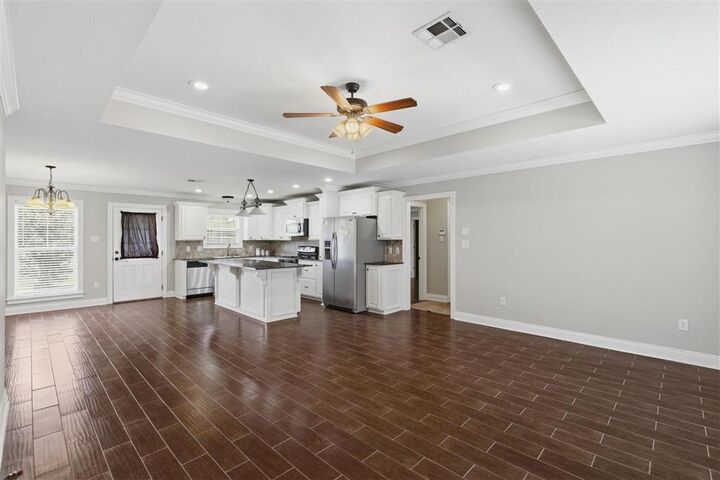 Property Photo:  504 Hanna Street  LA 70647 