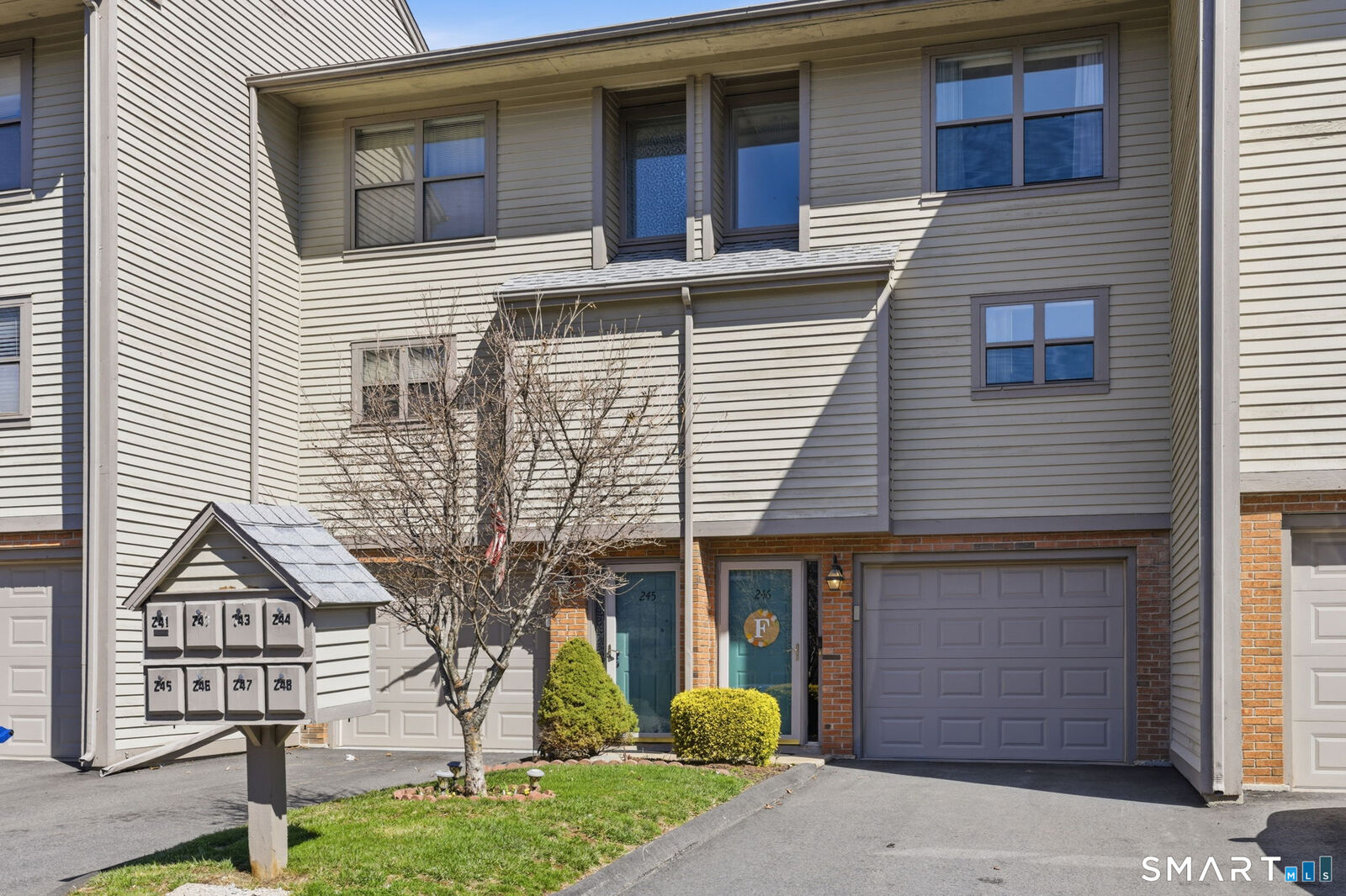 Property Photo: 246 Metacomet Drive 246 CT 06450