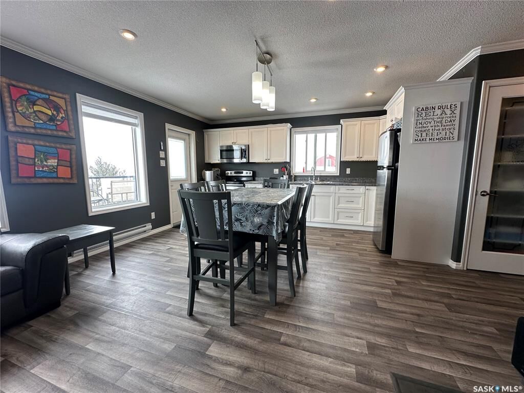 Property Photo: 825 Park Drive SK S0A 0L0
