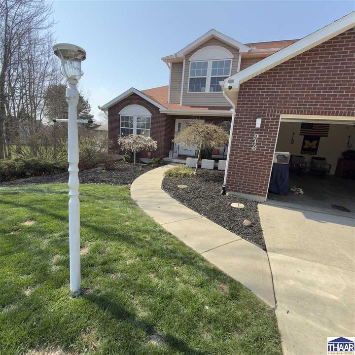 Property Photo:  916 Rosewood Drive  IN 47374 
