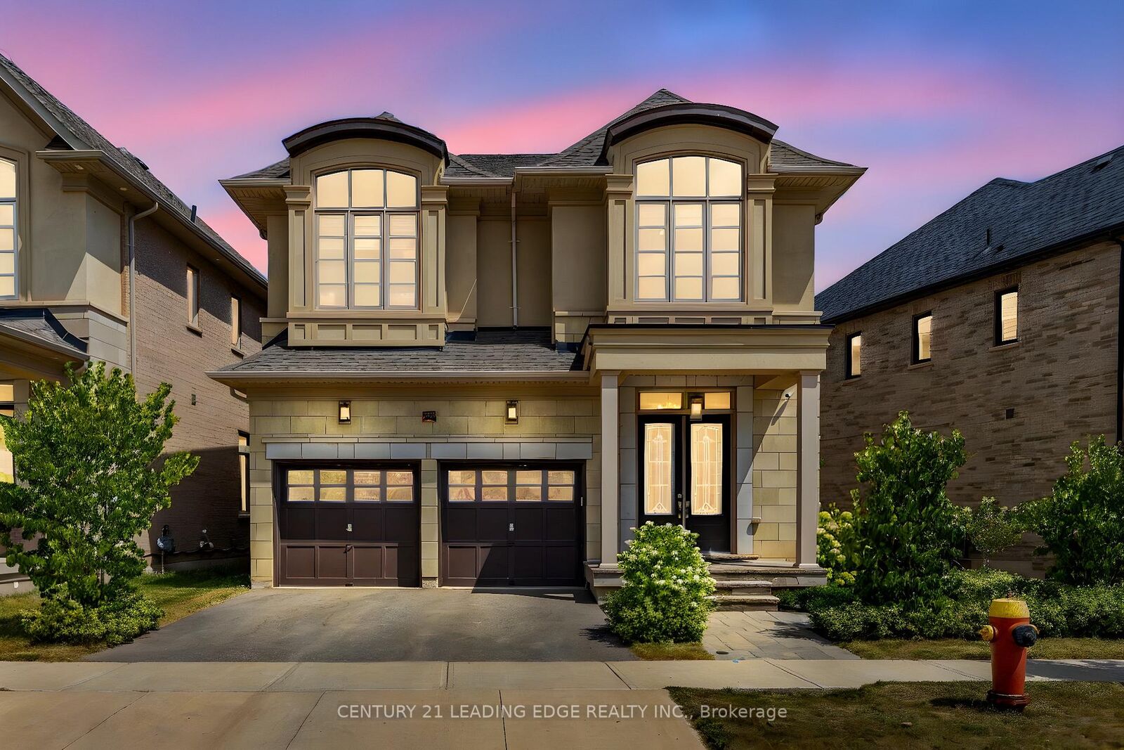 Photo de la propriété:  3239 Millicent Avenue  ON L6H 0V8 