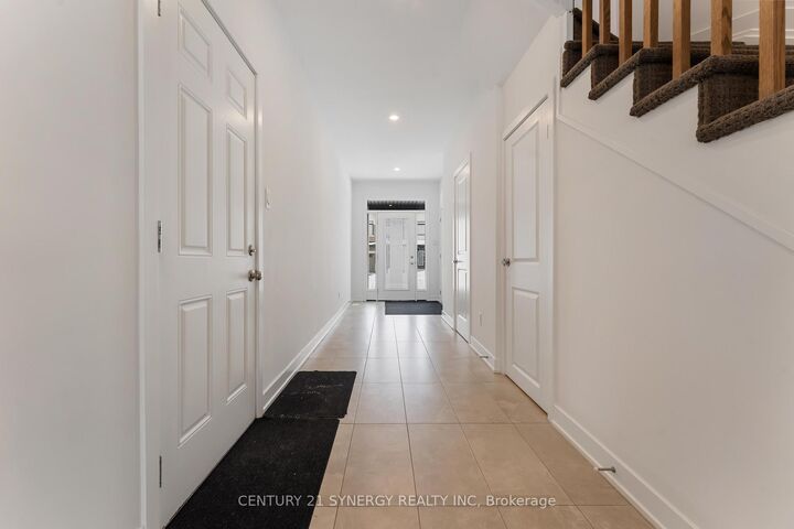 Property Photo:  254 Finsbury Avenue  ON K2S 2Y2 