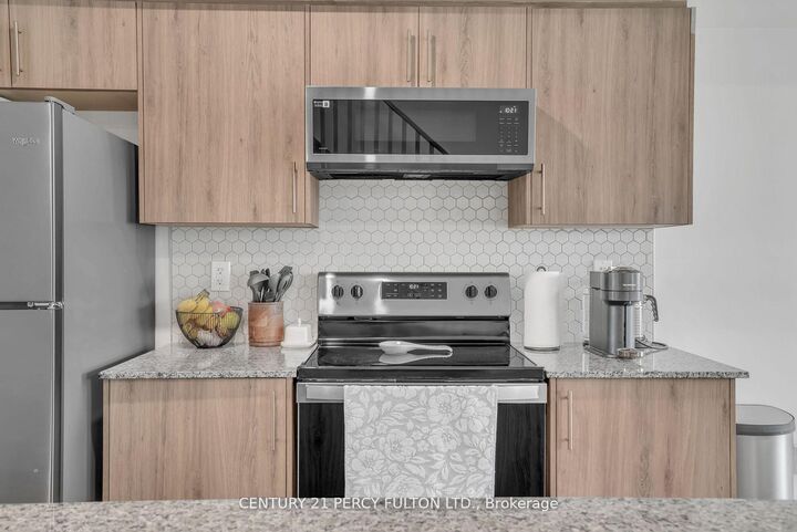 Property Photo:  89 Fairlane Avenue  ON L9L 0M9 