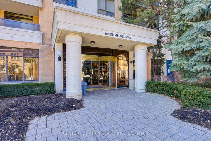 Property Photo:  18 Sommerset Way 1609  ON M2N 6X5 