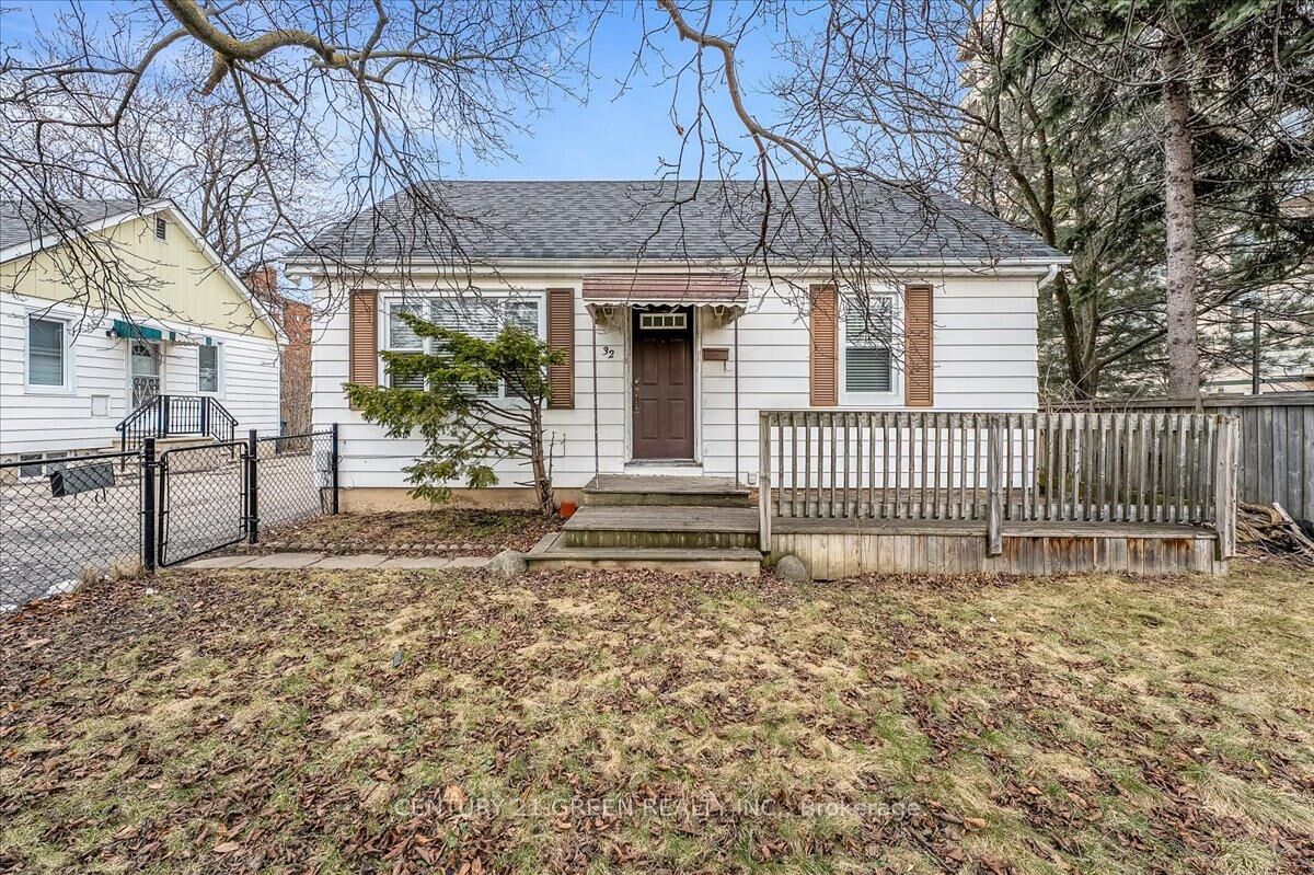 Property Photo:  32 Beech Street  ON L6V 1V1 