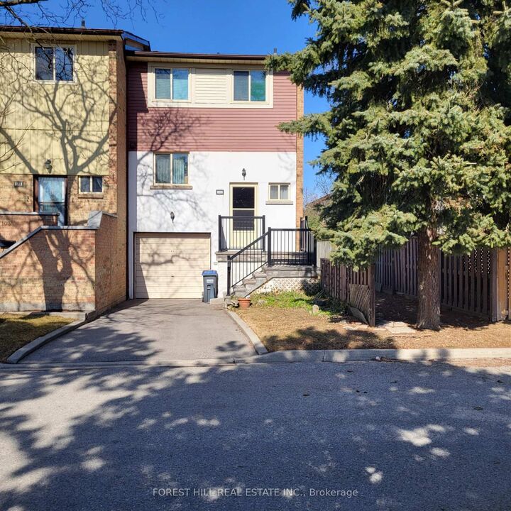 Property Photo: 104 Baronwood Court 104 ON L6V 3H7
