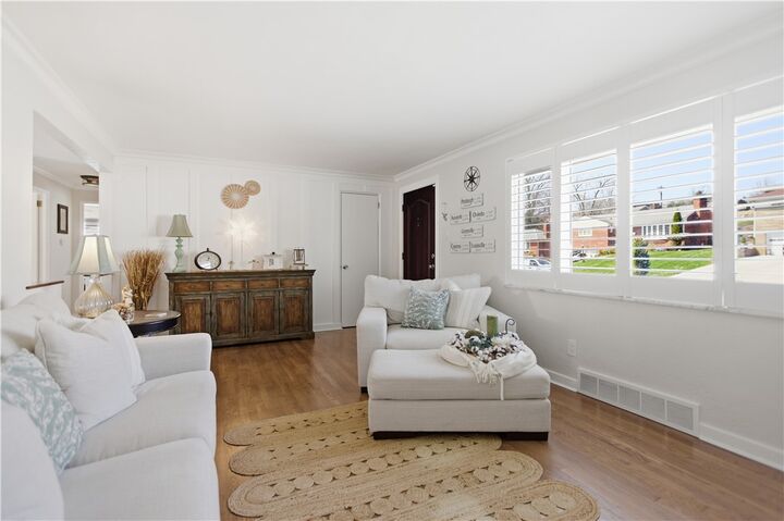 Property Photo:  4353 E Barlind Dr  PA 15227 