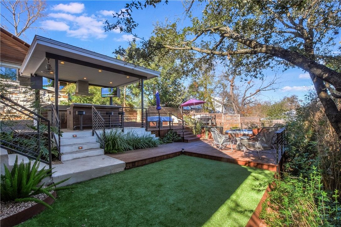 Property Photo: 1802 W 10th Street TX 78703