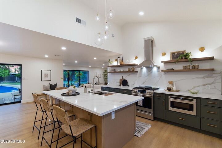 Property Photo:  325 W Loma Lane  AZ 85021 