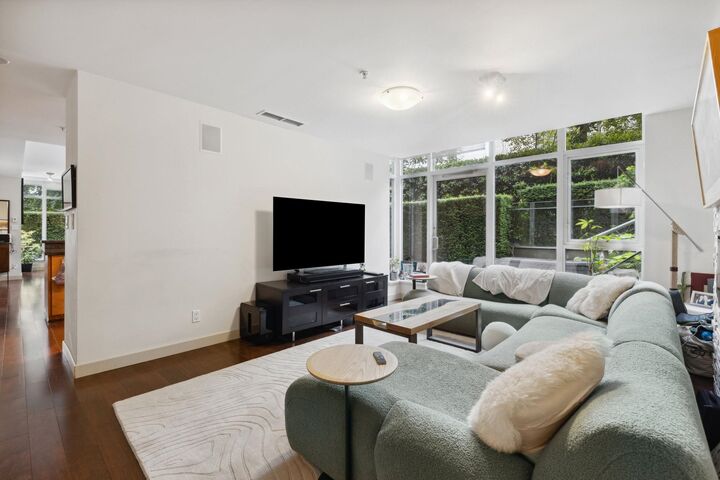 Property Photo: 1233 W Cordova Street Th12 BC V6C 3R1