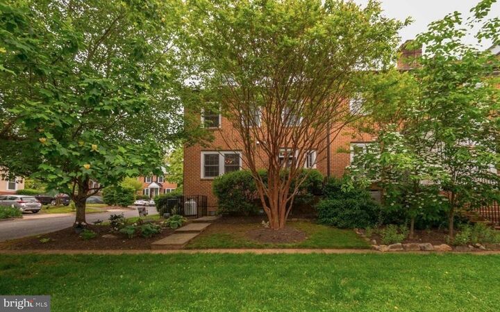 Property Photo: 5 Piedmont Drive VA 20117