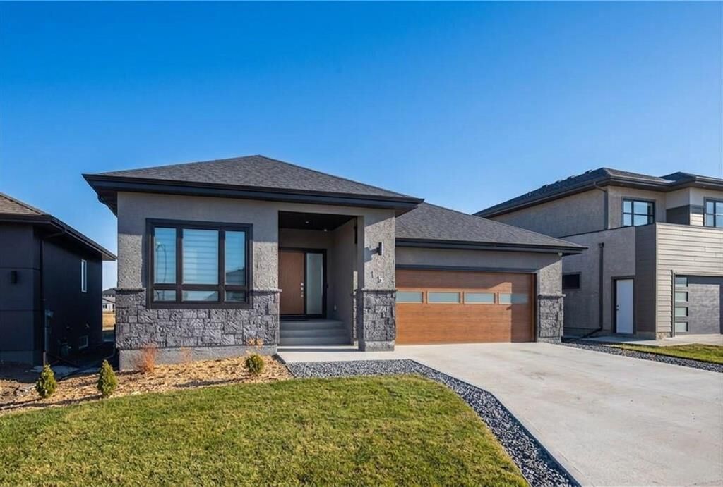 Property Photo:  15 Windflower Road  MB R3Y 0X2 