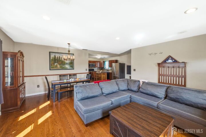 Property Photo:  