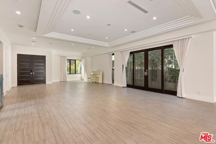 Property Photo:  312 S Palm Dr  CA 90212 