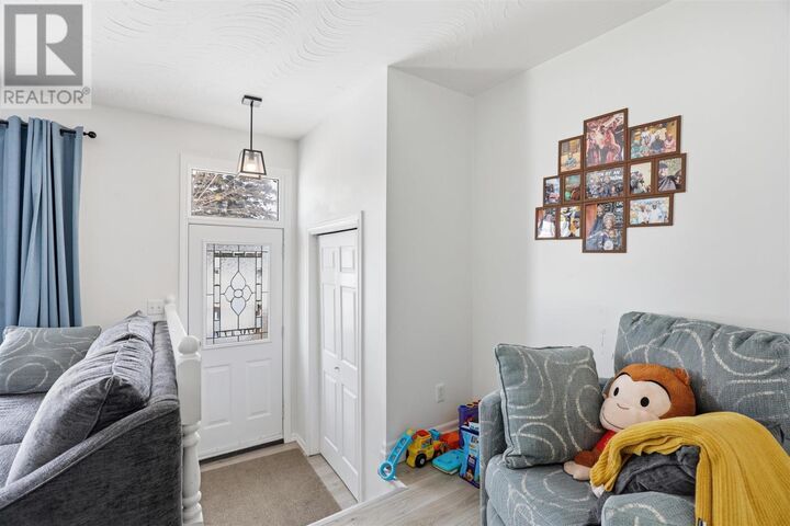 Property Photo: 25 Amherst St ON P6C 5V5
