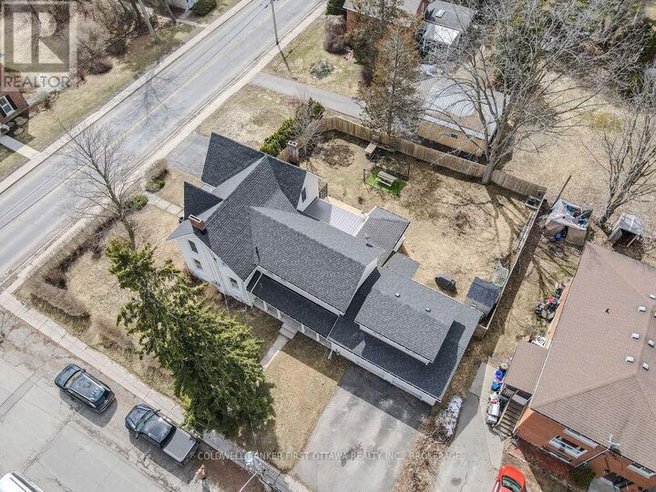 Photo de la propriété:  201 Bridge Street West  ON K7R 2E5 