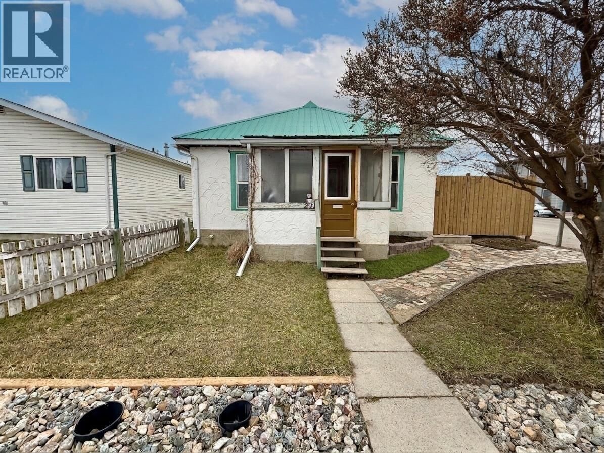 Property Photo:  201 6th Avenue South  BC V1C 2H7 