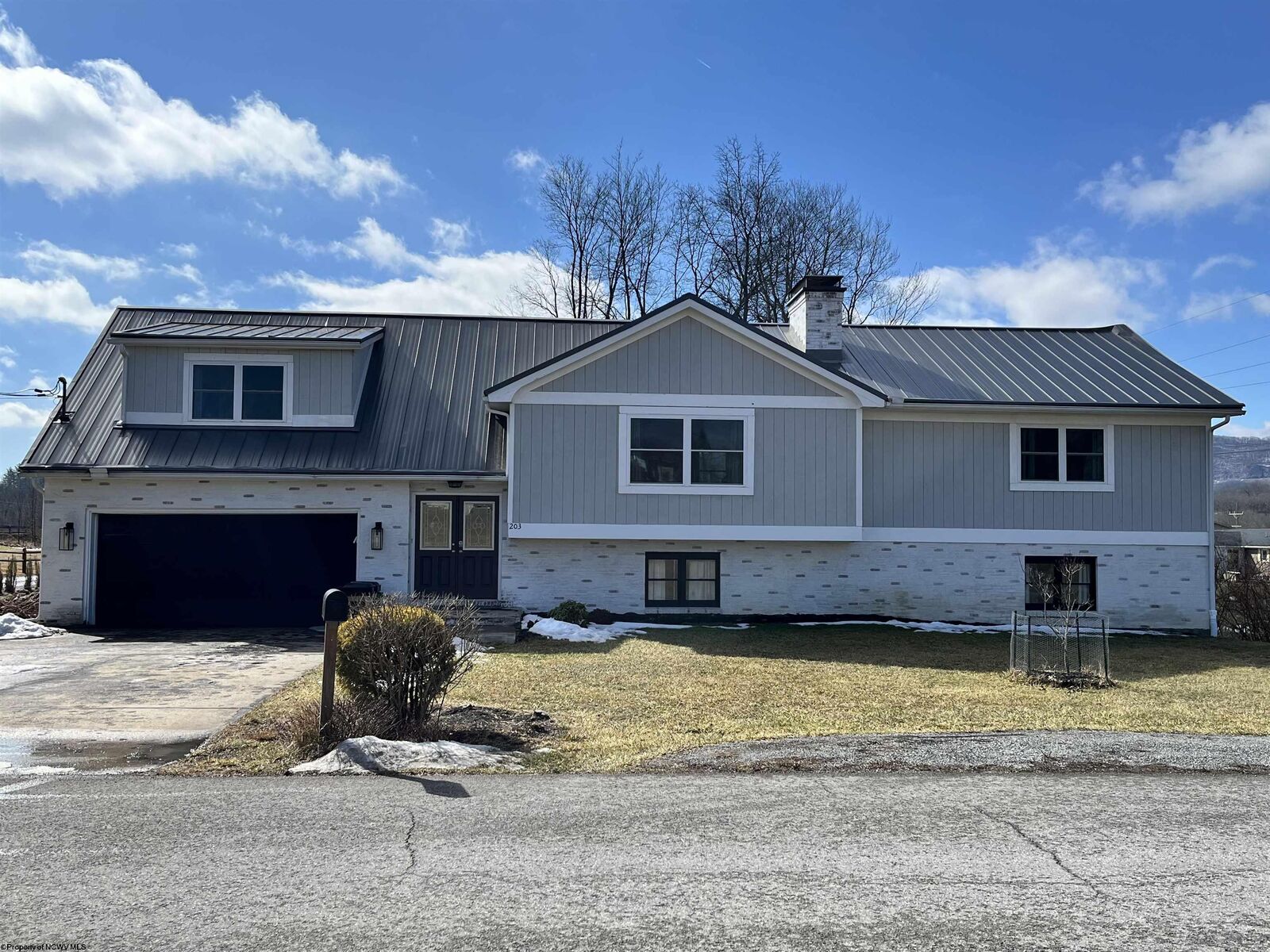 Property Photo:  203 Andrews Street  WV 26241 