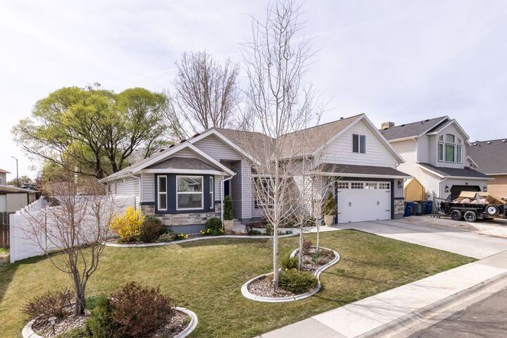 Property Photo:  233 Cottonwood Drive  NV 89801 